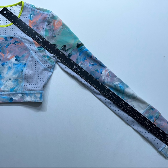 Lululemon Paddle Crop Top Womens Size 2 Reversible Mesh Warpstreme White/Silver - Picture 10 of 16